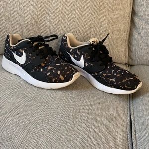Women’s Nike shoes, black and leopard size 7